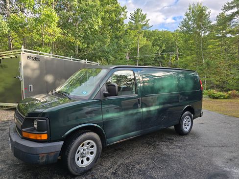 Used 2009 Chevrolet Express 1500 Van 3D image 4