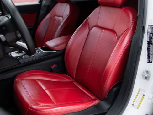 Used 2020 Alfa Romeo Giulia RWD image 21