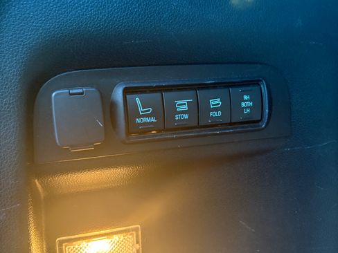 Used 2016 Ford Explorer Limited w/ Equipment Group 301A AWD/4WD image 9