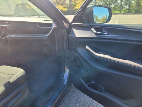 Used 2025 Jeep Grand Cherokee Laredo w/ Trailer Tow Package image 25