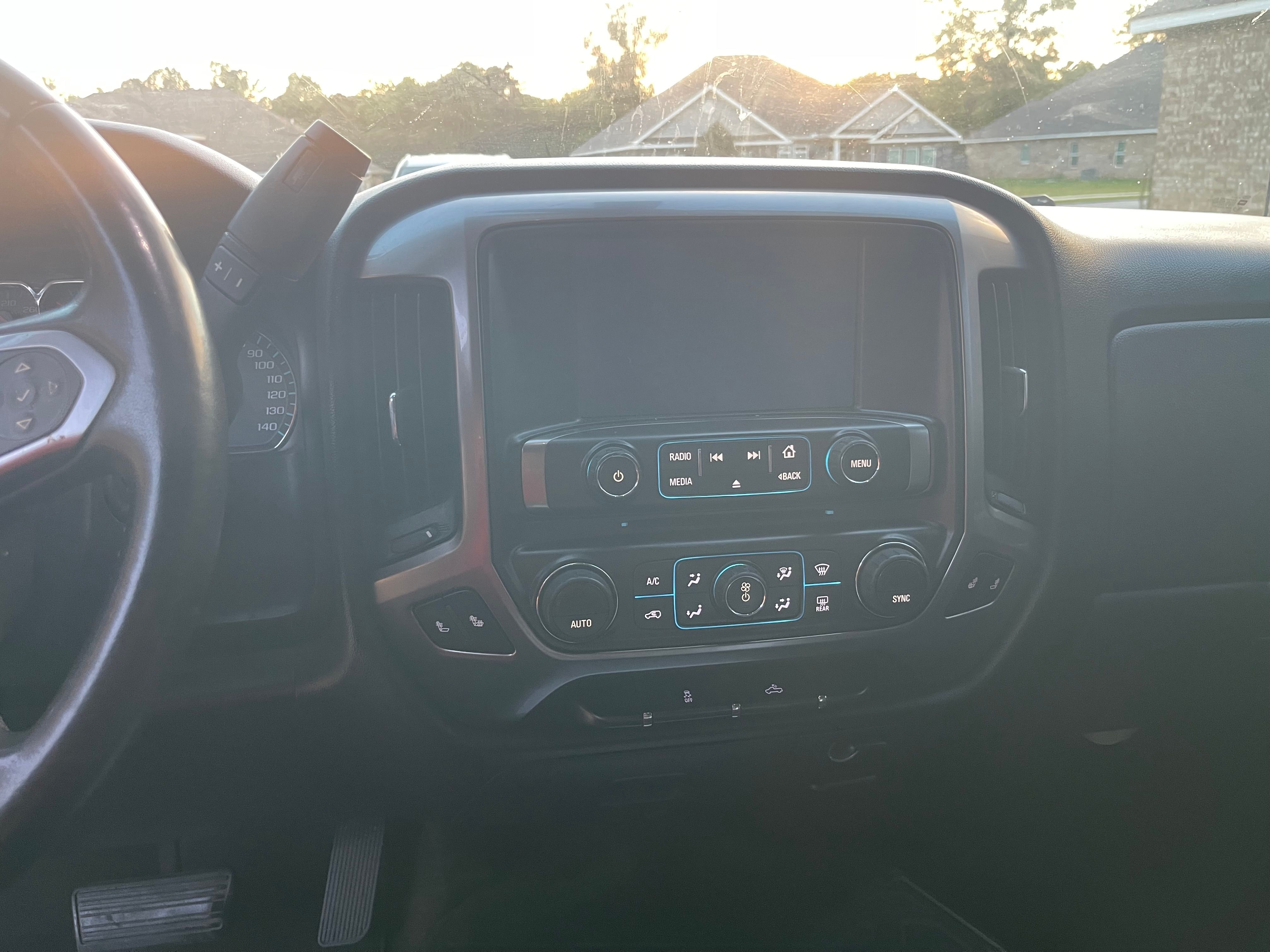 Used 2015 Chevrolet Silverado 1500 LT w/ LT Convenience Package RWD image 2