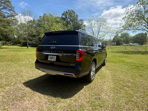 Used 2023 Ford Expedition Max Limited image 10