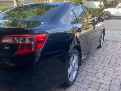 Used 2013 Toyota Camry SE w/ Leather Pkg FWD image 5