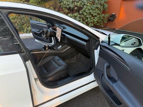 Used 2023 Tesla Model S Standard Range image 6