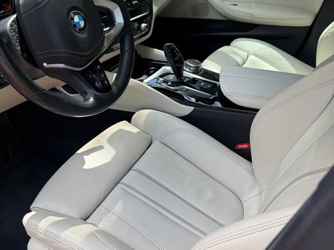 Used 2020 BMW 530i w/ Premium Package image 8