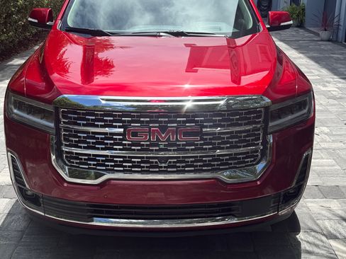 Used 2023 GMC Acadia Denali w/ Denali Technology Package FWD image 2
