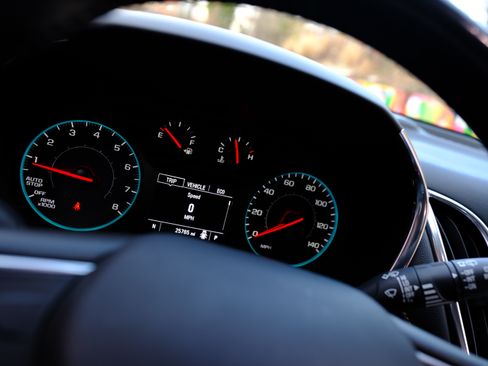 Used 2018 Chevrolet Equinox LT image 25