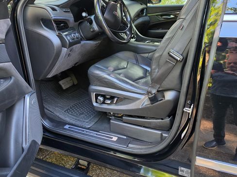 Used 2018 Cadillac Escalade ESV Platinum AWD/4WD image 6