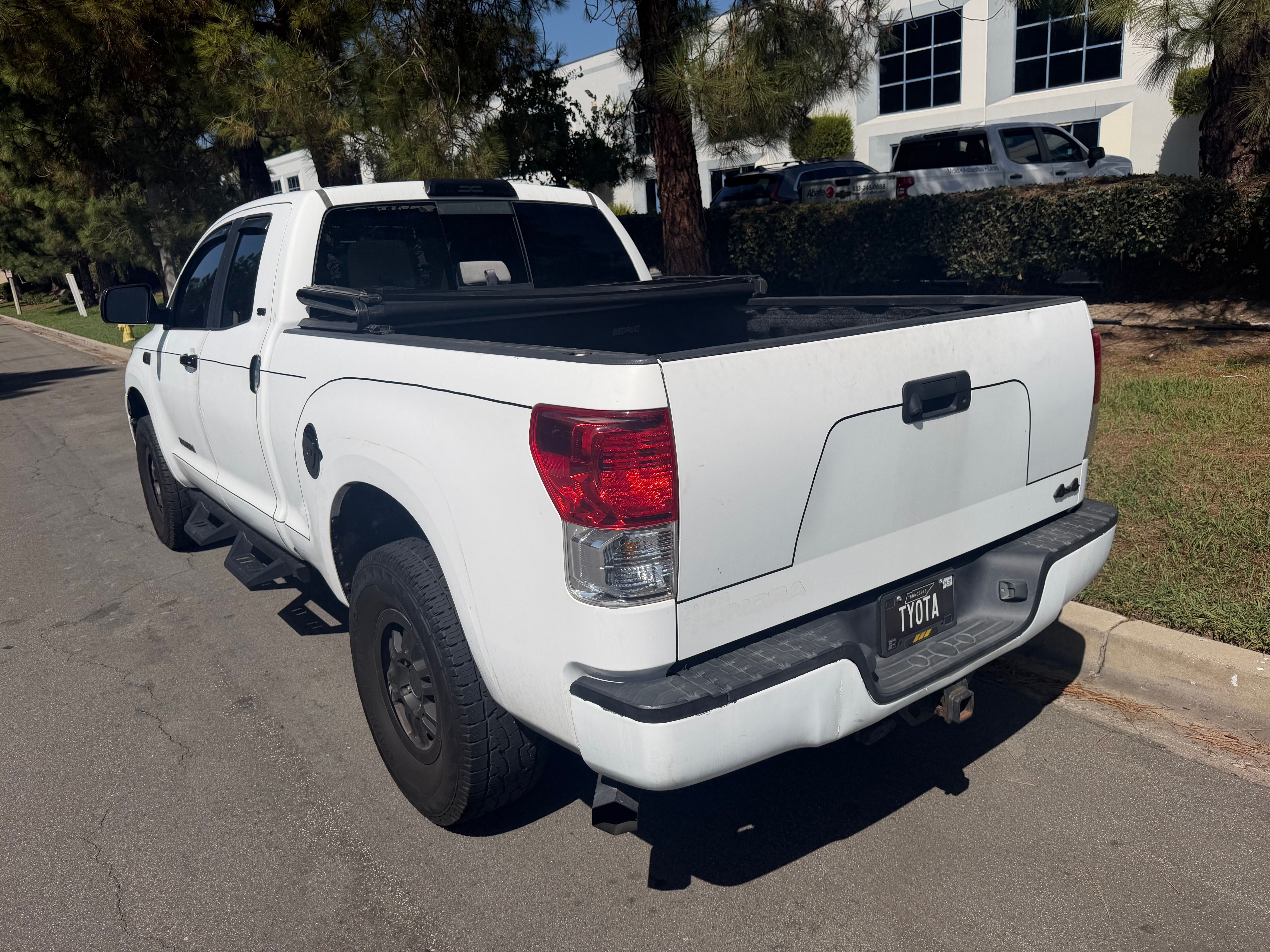 Used 2010 Toyota Tundra 4x4 Double Cab w/ TRD Off-Road Pkg image 4