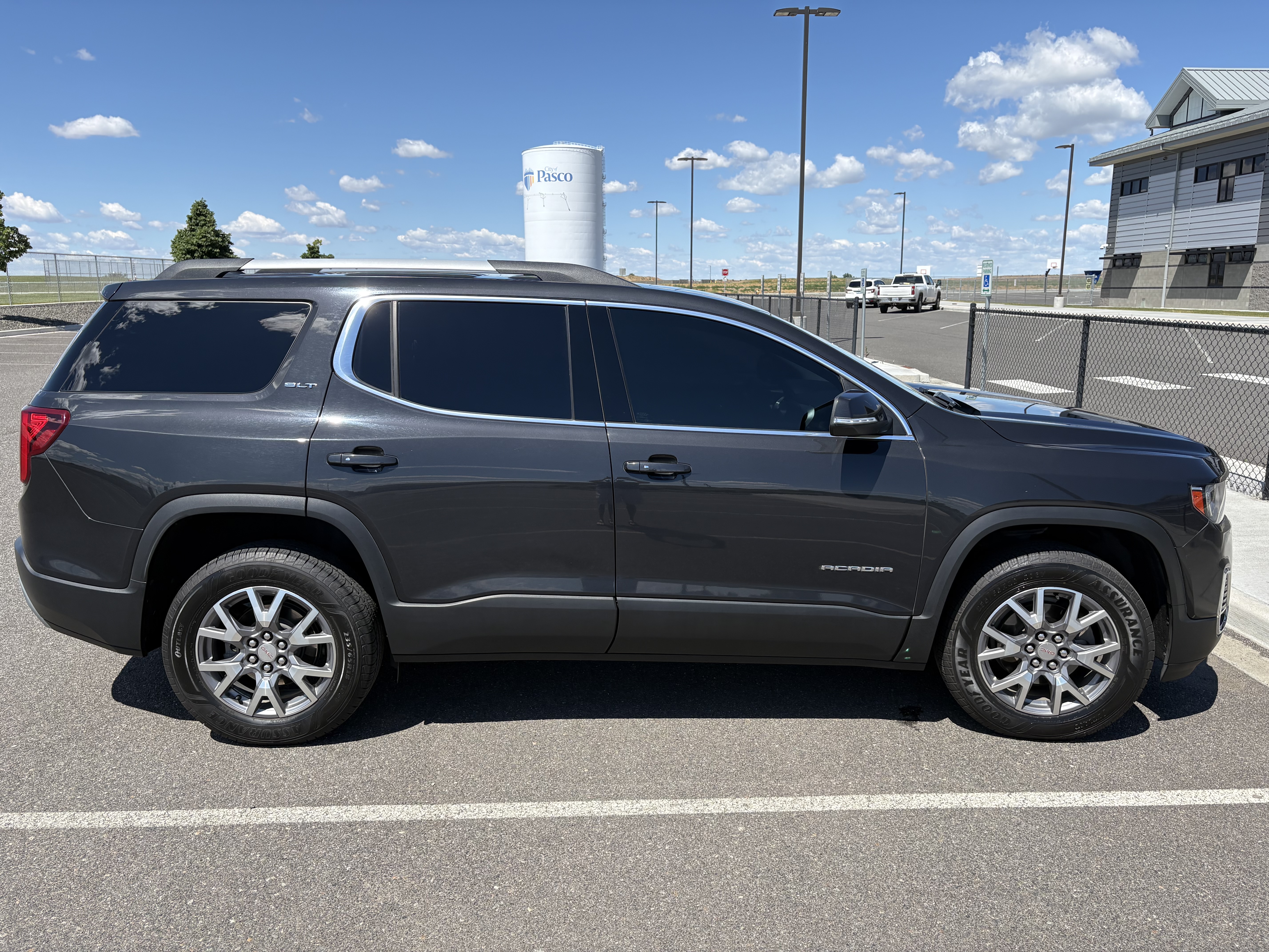 Used 2020 GMC Acadia SLT AWD/4WD image 6