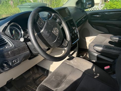 Used 2018 Dodge Grand Caravan SE w/ UConnect Hands-Free Group FWD image 6