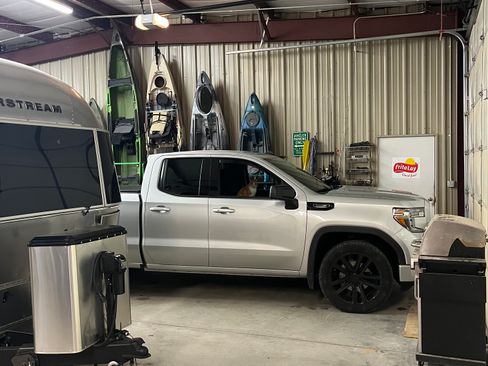 Used 2021 GMC Sierra 1500 Elevation w/ Preferred Package image 8