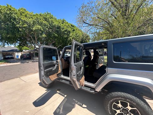 Used 2016 Jeep Wrangler Unlimited Sahara w/ Max Tow Package AWD/4WD image 15