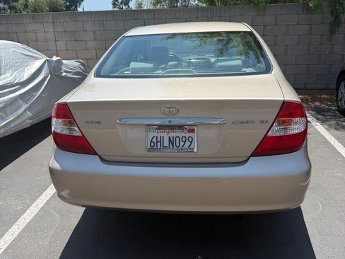 Used 2004 Toyota Camry XLE FWD image 3