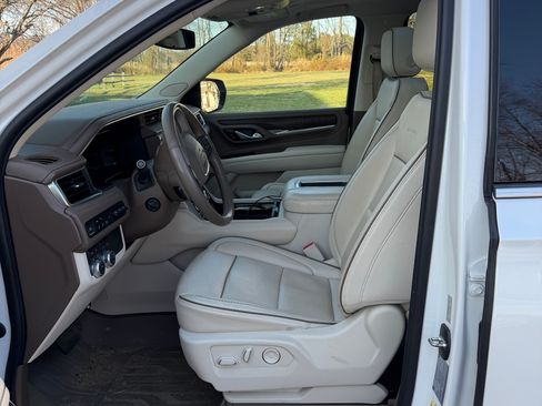 Used 2022 GMC Yukon XL Denali image 5