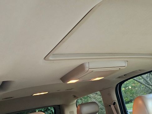 Used 2009 Cadillac Escalade Luxury image 11