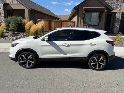 Used 2020 Nissan Rogue Sport SL FWD image 18