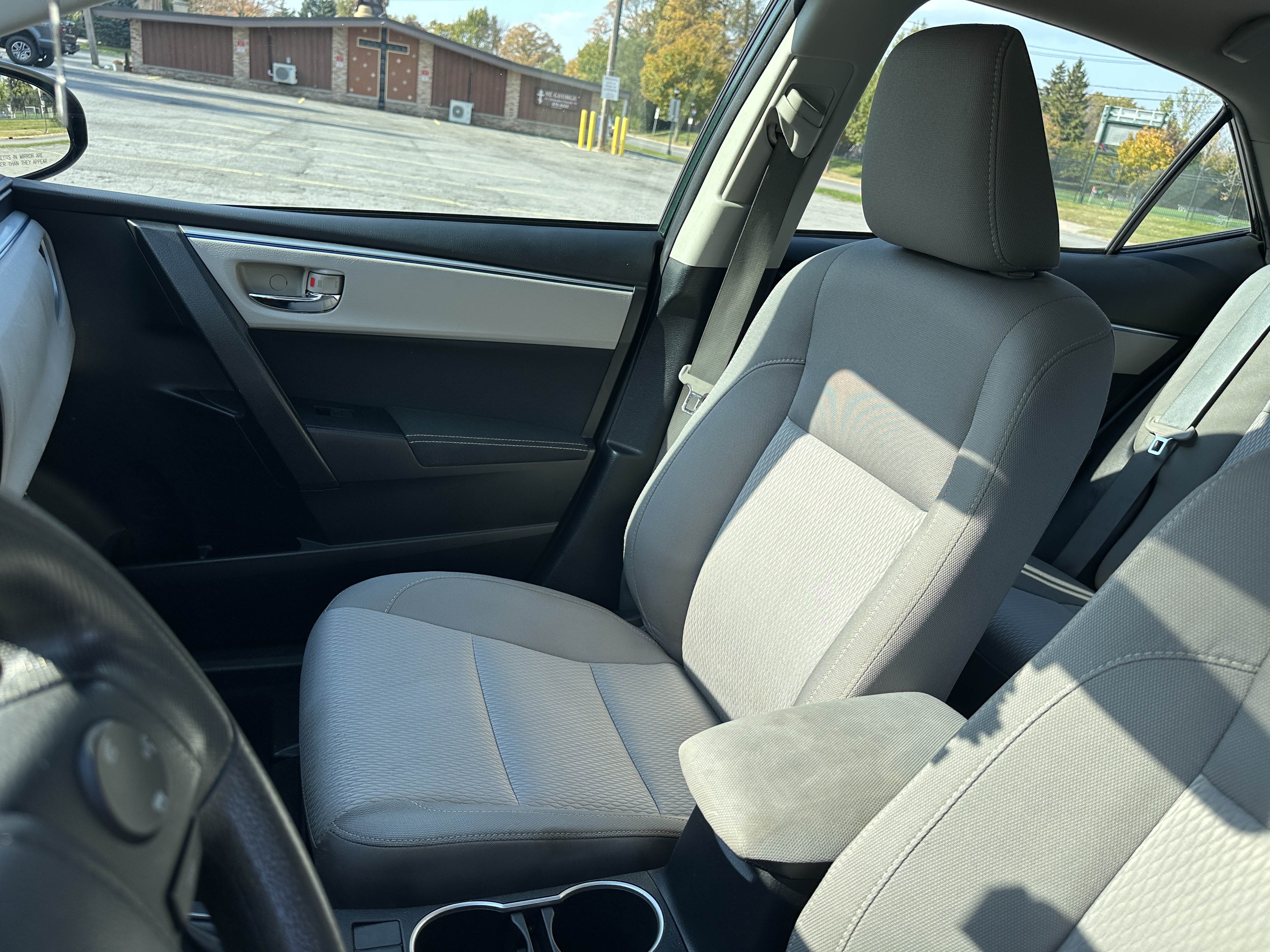 Used 2014 Toyota Corolla LE FWD image 18