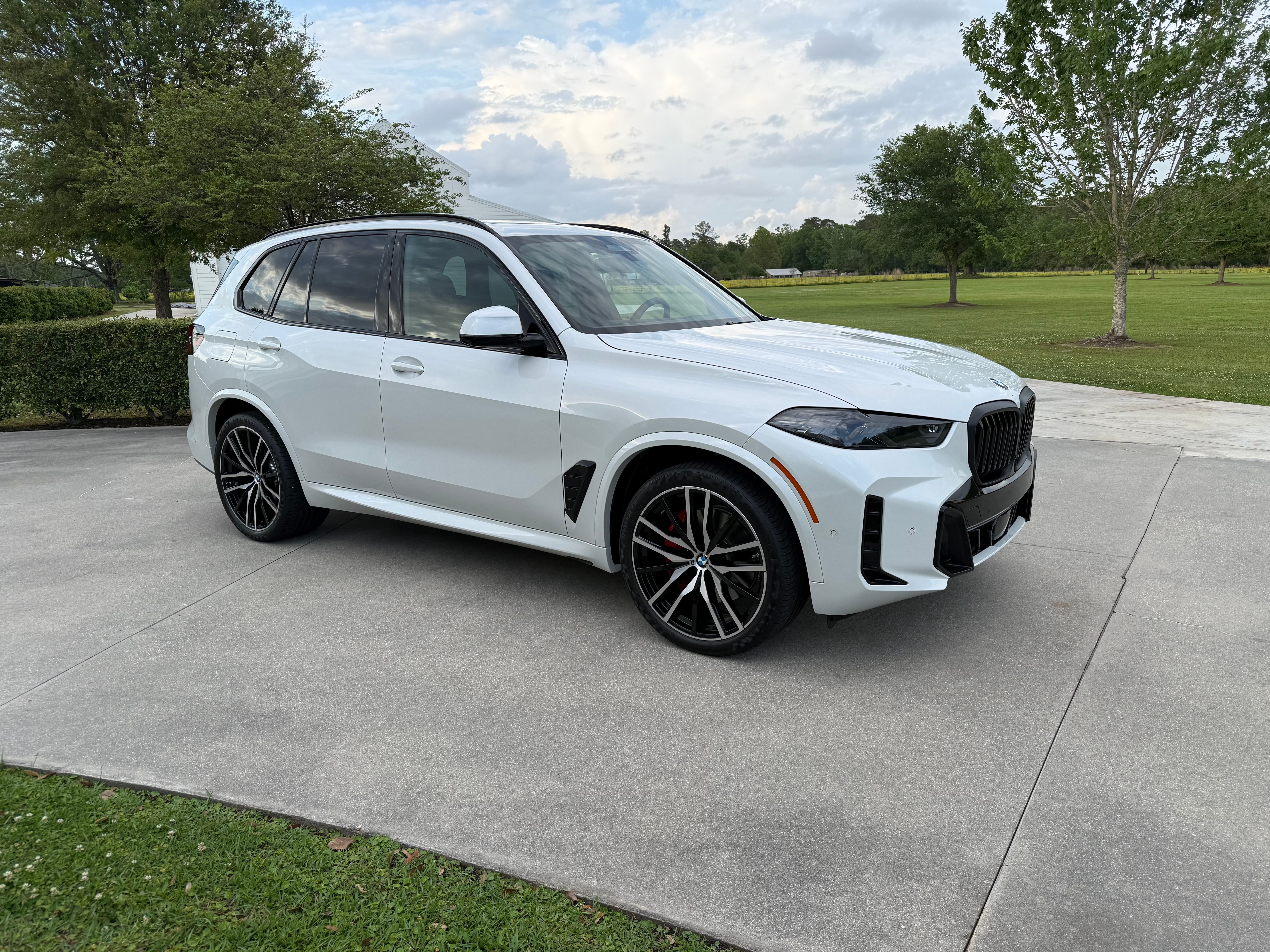 Used 2025 BMW X5 xDrive40i w/ M Sport Package AWD/4WD image 6