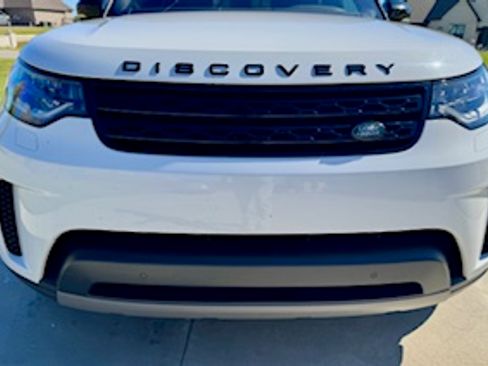 Used 2017 Land Rover Discovery SE image 11