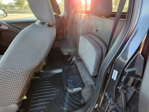 Used 2015 Nissan Frontier SV image 26