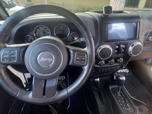 Used 2017 Jeep Wrangler Unlimited Sahara w/ Connectivity Group image 8