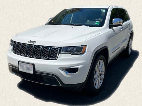 Used 2017 Jeep Grand Cherokee Limited AWD/4WD image 4