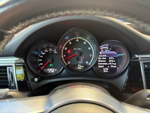 Used 2017 Porsche Macan Turbo image 15