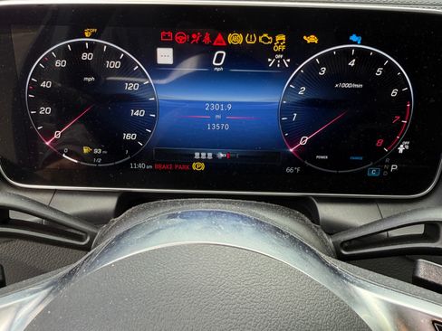 Used 2023 Mercedes-Benz GLC 300 image 2