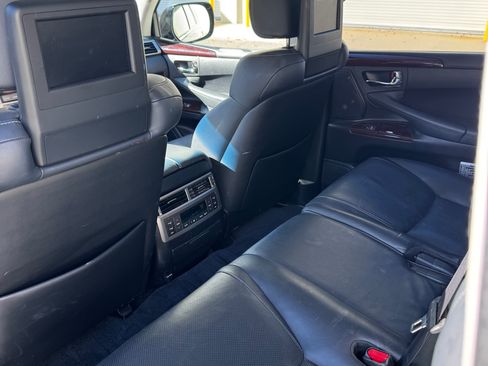 Used 2015 Lexus LX 570 4WD image 16