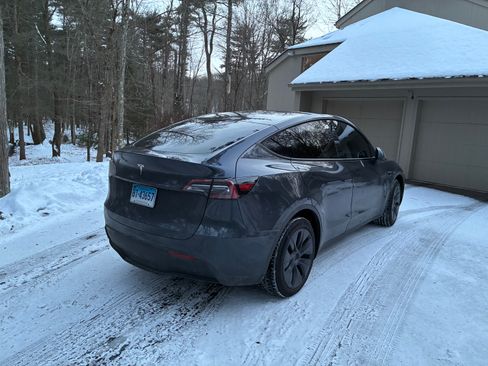 Used 2024 Tesla Model Y Long Range image 6