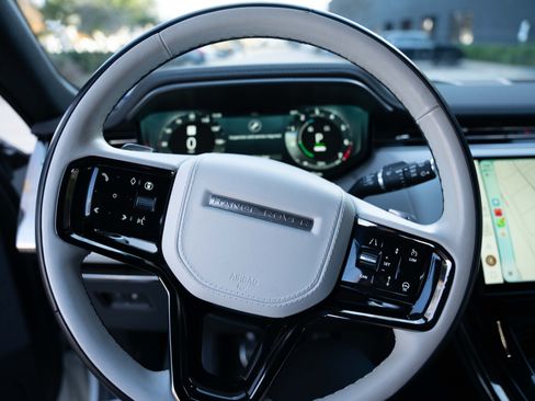 Used 2025 Land Rover Range Rover Sport Dynamic SE image 16