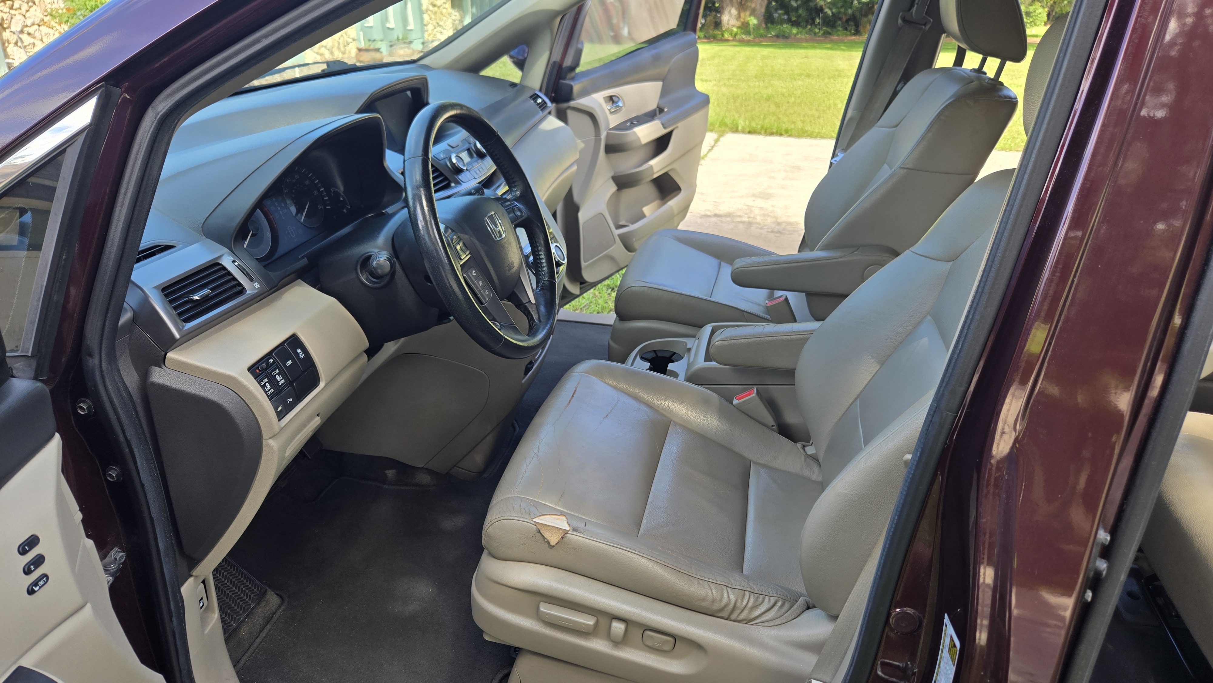 Used 2014 Honda Odyssey Touring Elite image 17