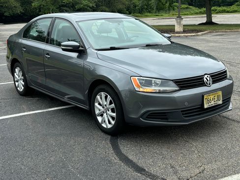 Used 2011 Volkswagen Jetta SE FWD image 5