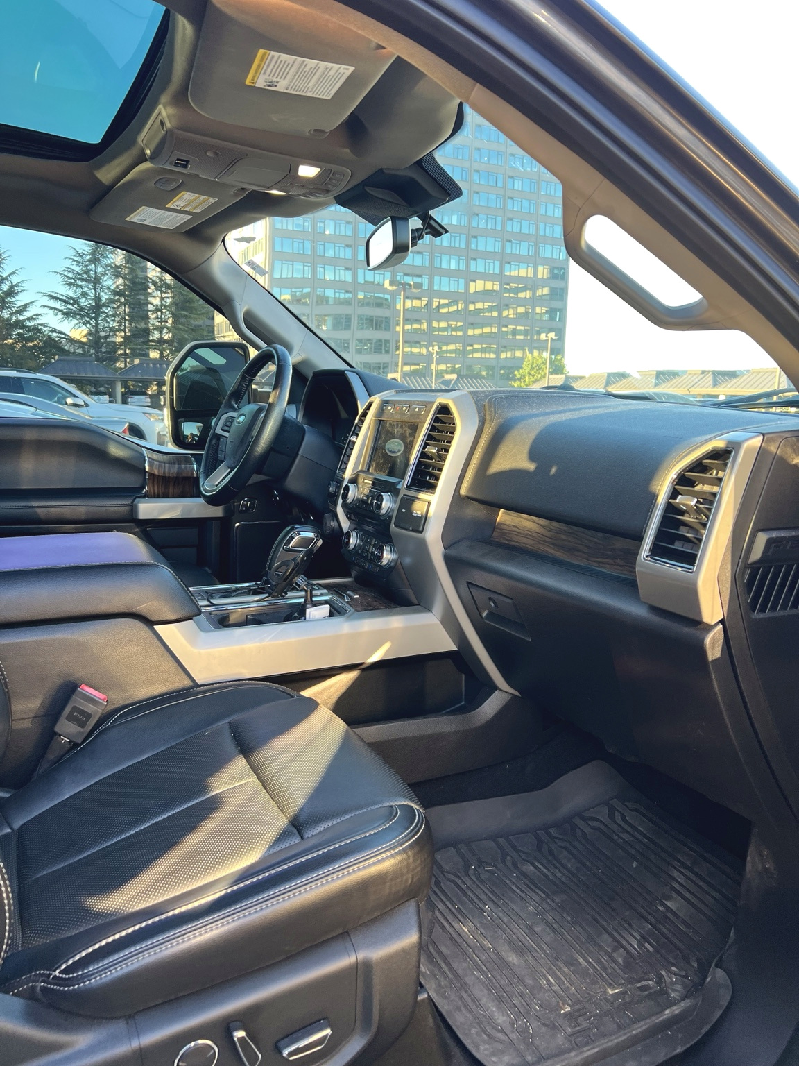 Used 2018 Ford F150 Lariat w/ Equipment Group 502A Luxury AWD/4WD image 10