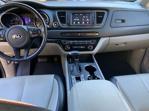 Used 2020 Kia Sedona EX image 17
