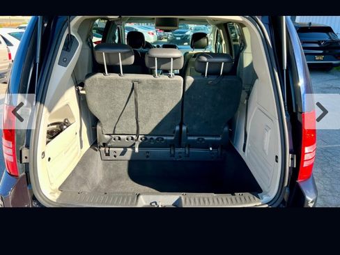 Used 2010 Chrysler Town & Country Touring Plus image 10