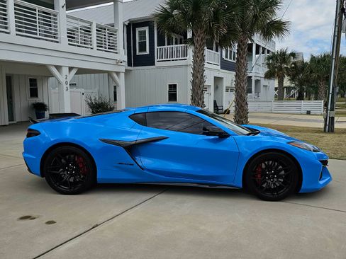 Used 2023 Chevrolet Corvette Z06 image 1