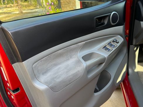 Used 2009 Toyota Tacoma PreRunner image 12