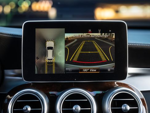 Used 2017 Mercedes-Benz GLC 300 4MATIC image 9