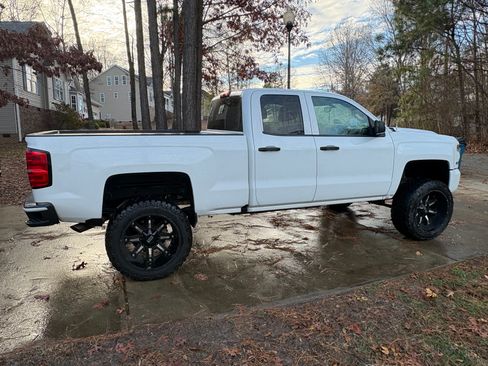 Used 2019 Chevrolet Silverado 1500 Custom w/ LPO, Essentials Package RWD image 5