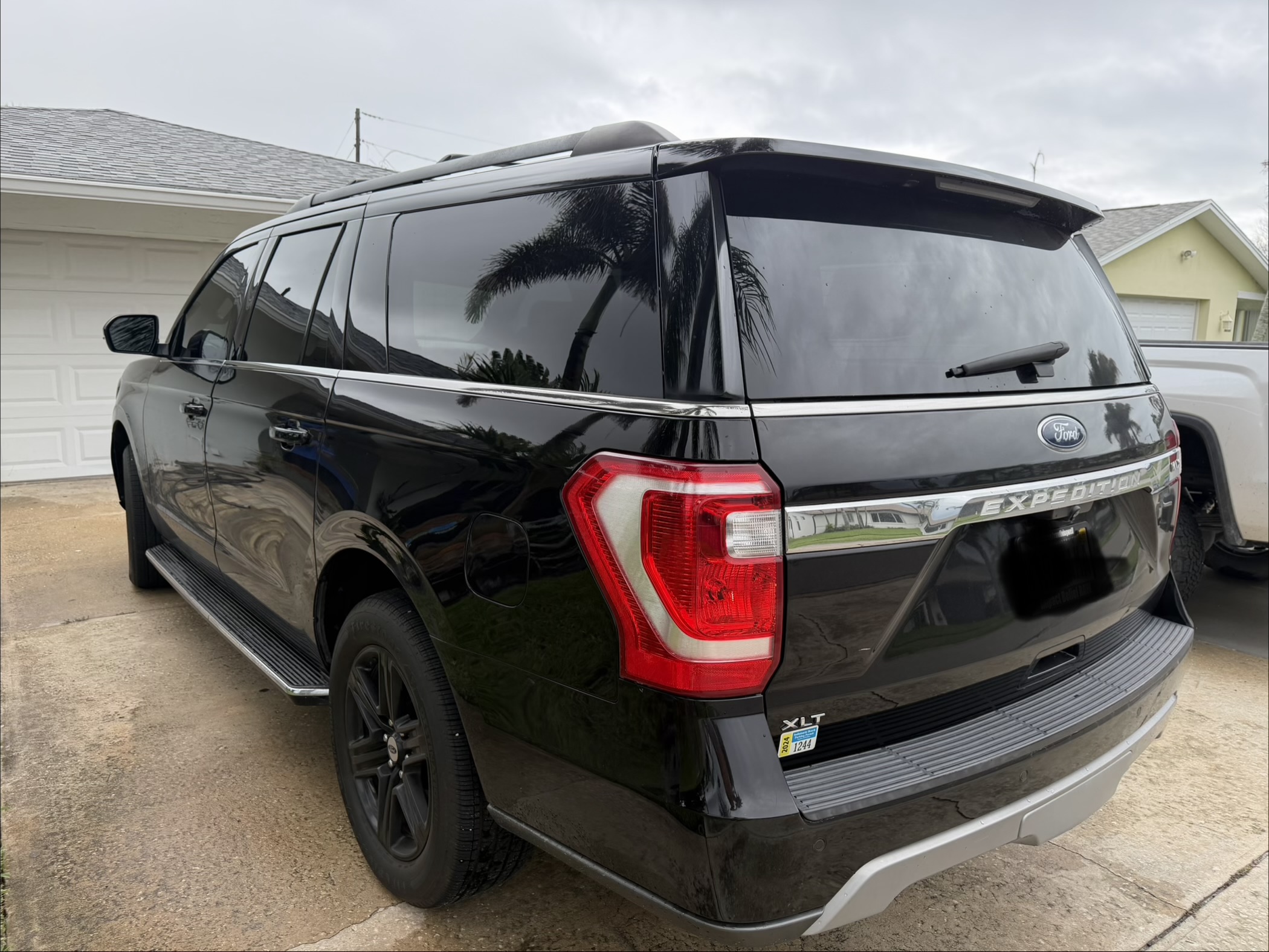 Used 2019 Ford Expedition Max XLT w/ Equipment Group 202A AWD/4WD image 21