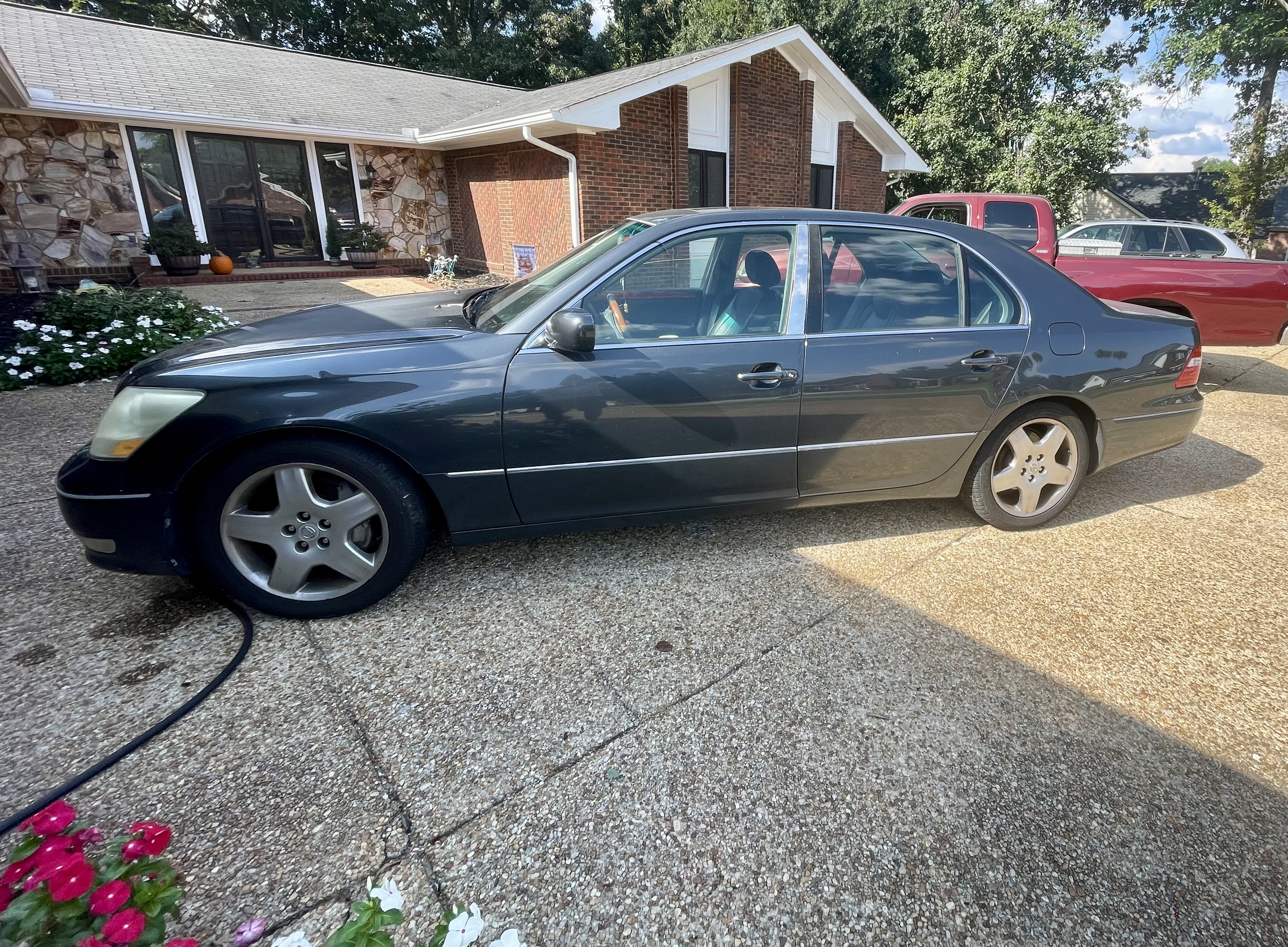 Used 2005 Lexus LS 430 RWD image 4