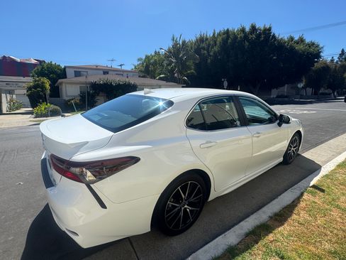 Used 2022 Toyota Camry SE FWD image 5