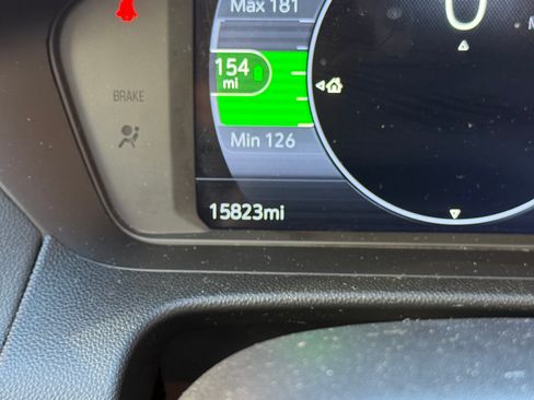 Used 2023 Chevrolet Bolt EUV LT image 8