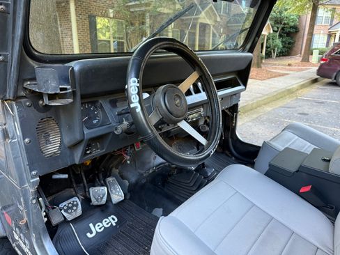 Used 1993 Jeep Wrangler 4WD image 9