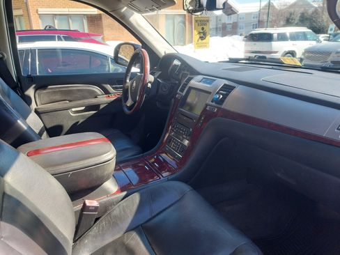 Used 2010 Cadillac Escalade ESV Premium image 10