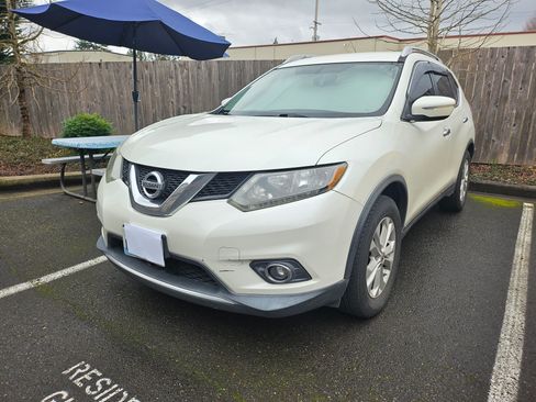 Used 2015 Nissan Rogue SV image 1