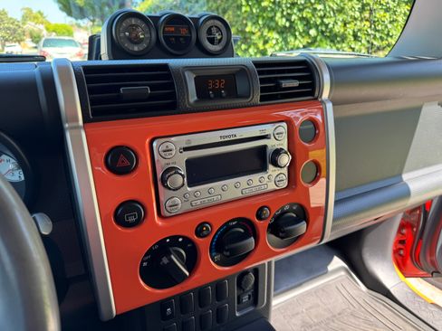 Used 2014 Toyota FJ Cruiser 4WD w/ Convenience Package image 9
