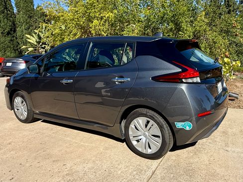 Used 2025 Nissan Leaf S FWD image 4